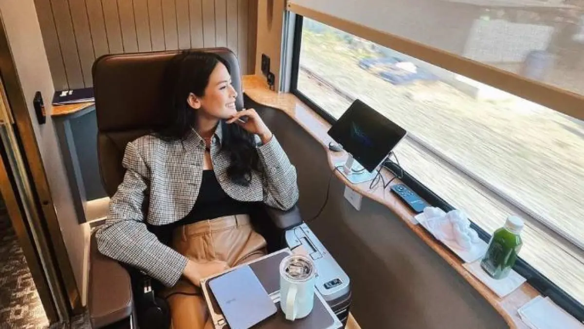 Interior kereta luxury sleeper KAI menghadirkan kenyamanan perjalanan layaknya hotel berjalan bagi penumpang jarak jauh.