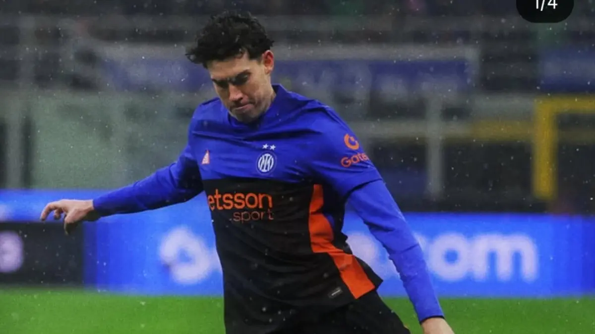 KRITIK NETIZEN: Pemain Timnas Italia sekaligus Intermilan Alessandro Bastoni bersama istri jadi sasaran kritik netizen usai negaranya gagal lolos Piala Dunia 2026. (IG @alessandrobastoni)
