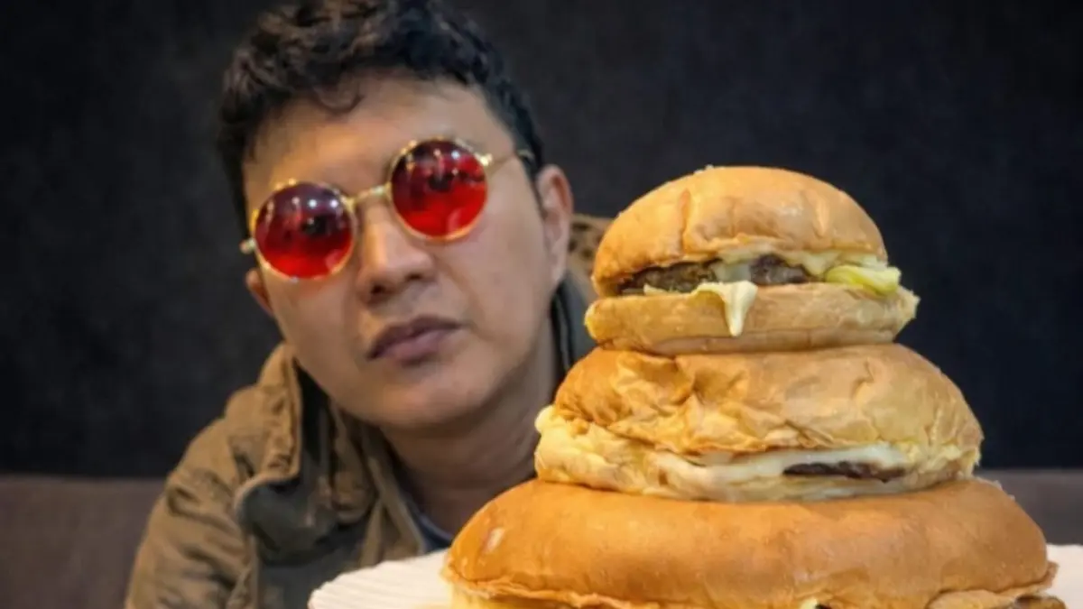 Aldi Taher sukses dengan Aldi’s Burger lewat strategi marketing unik.