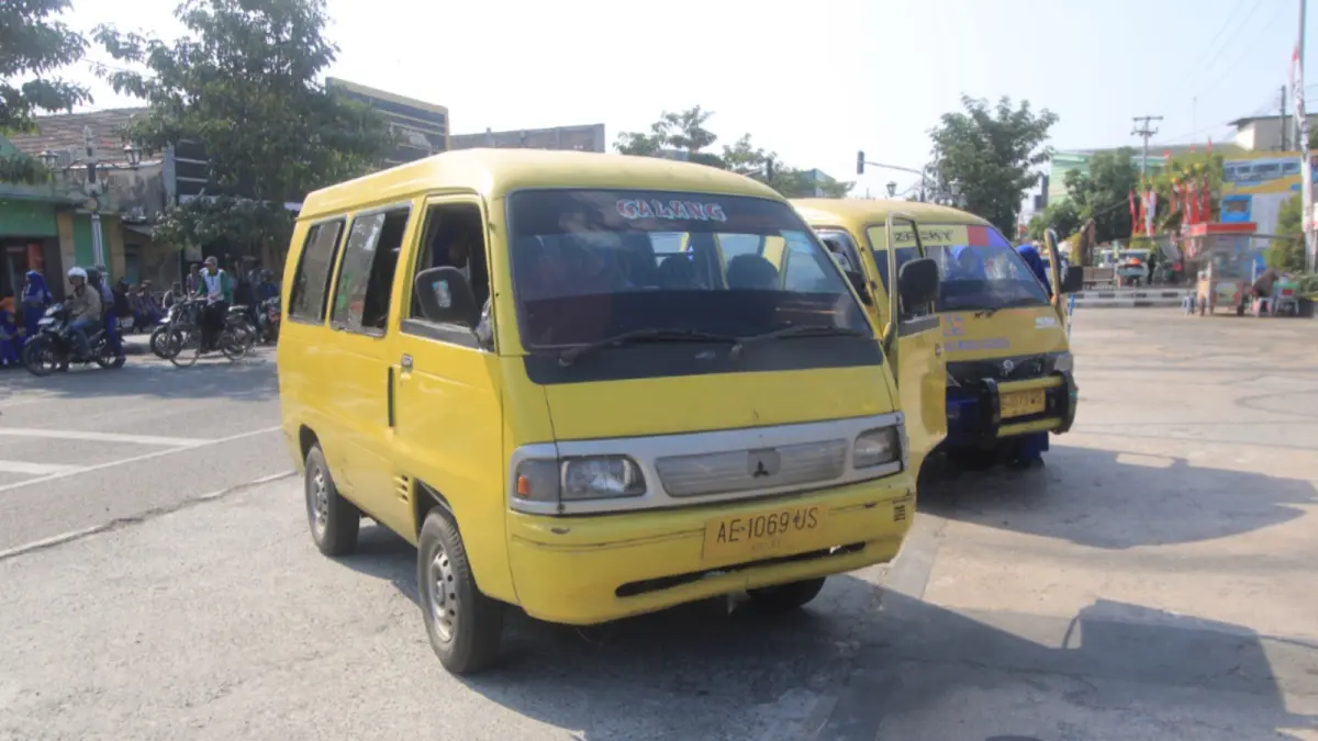 Angkutan desa dimanfaatkan sebagai armada ACS untuk mengantar pelajar di Ponorogo. SUGENG DWI N/RADAR PONOROGO