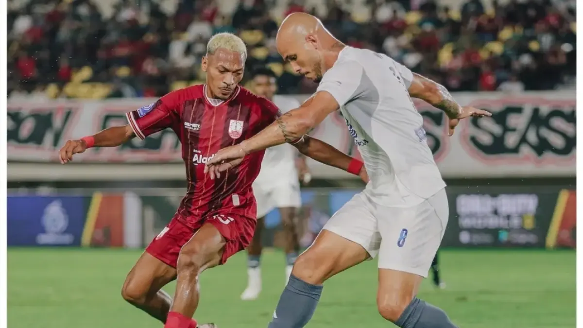 LAWAN KUTUKAN: Laga Persis Solo vs PSM Makassar beberapa waktu lalu di Stadion Manahan, Solo. Pada Sabtu (4/4), PSM Makassar bakal menjamu lawannya itu di Pare-pare. (IG @psm_makassar)