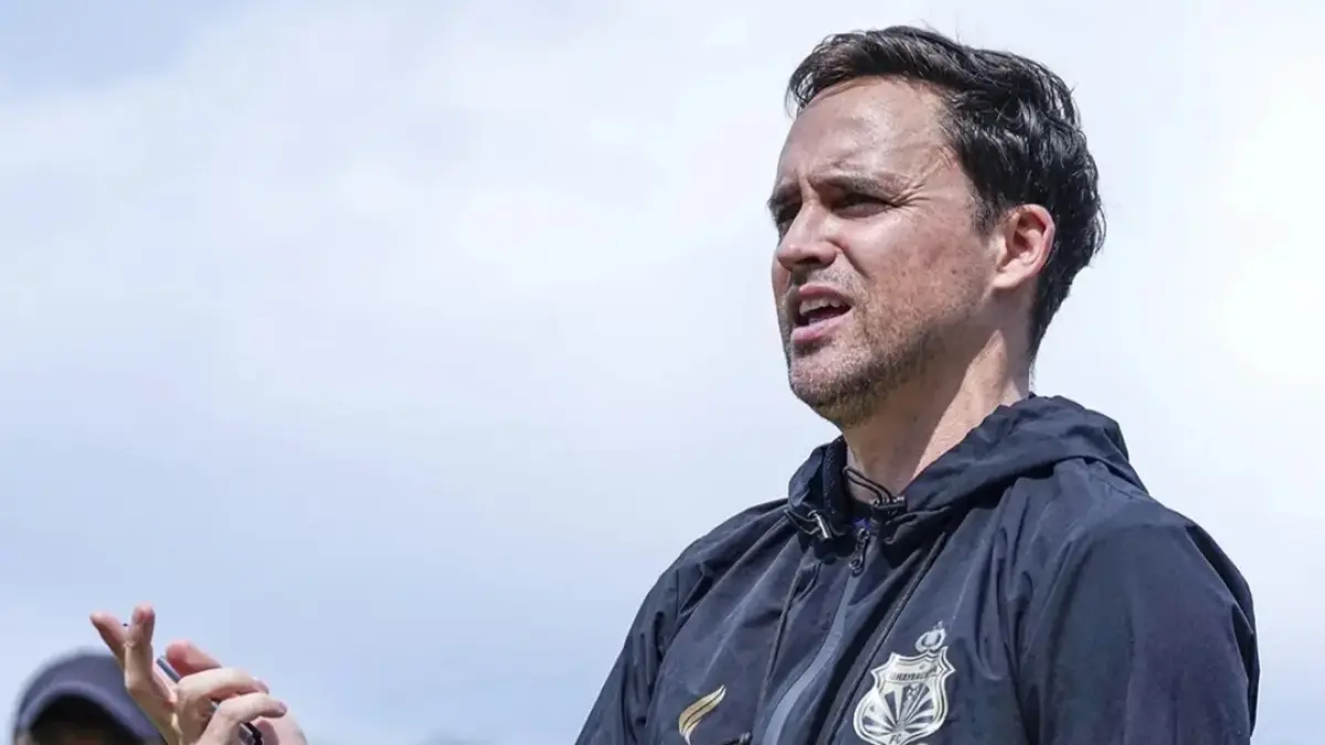 OPTIMISTIS: Pelatih Bhayangkara Presisi Lampung FC Paul Munster optimistis bisa membalas kekalahan atas Persija di putaran pertama. (IG @bhayangkarafc)