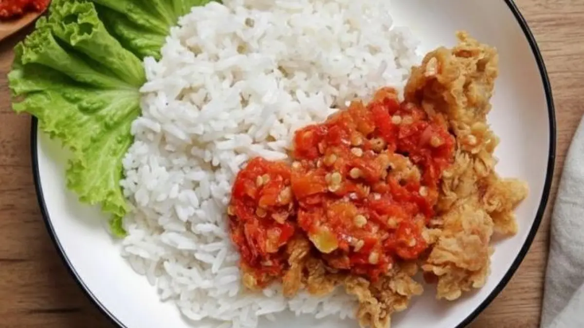Ilustrasi ayam geprek sambal bawang. (cookpad)
