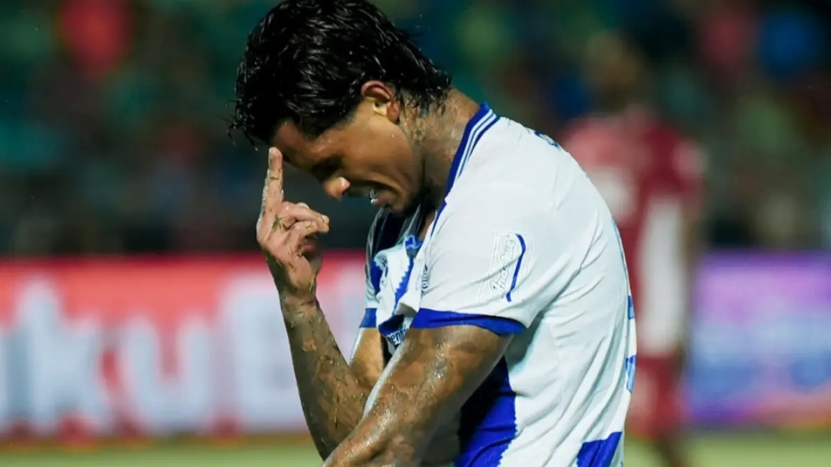 ON FIRE: Striker Persib Bandung Ramon Tanque berhasil mencetak brace ke gawang Semen Padang dalam laga BRI Super League pekan ke-26. (IG @persib)