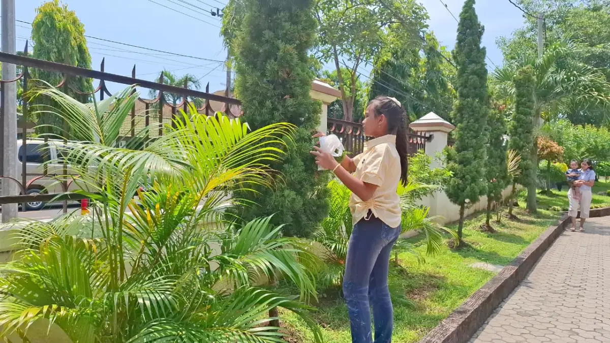 Anak-anak berburu telur Paskah dalam perayaan meriah di Gereja Santo Cornelius Madiun. FOTO: ISTIMEWA