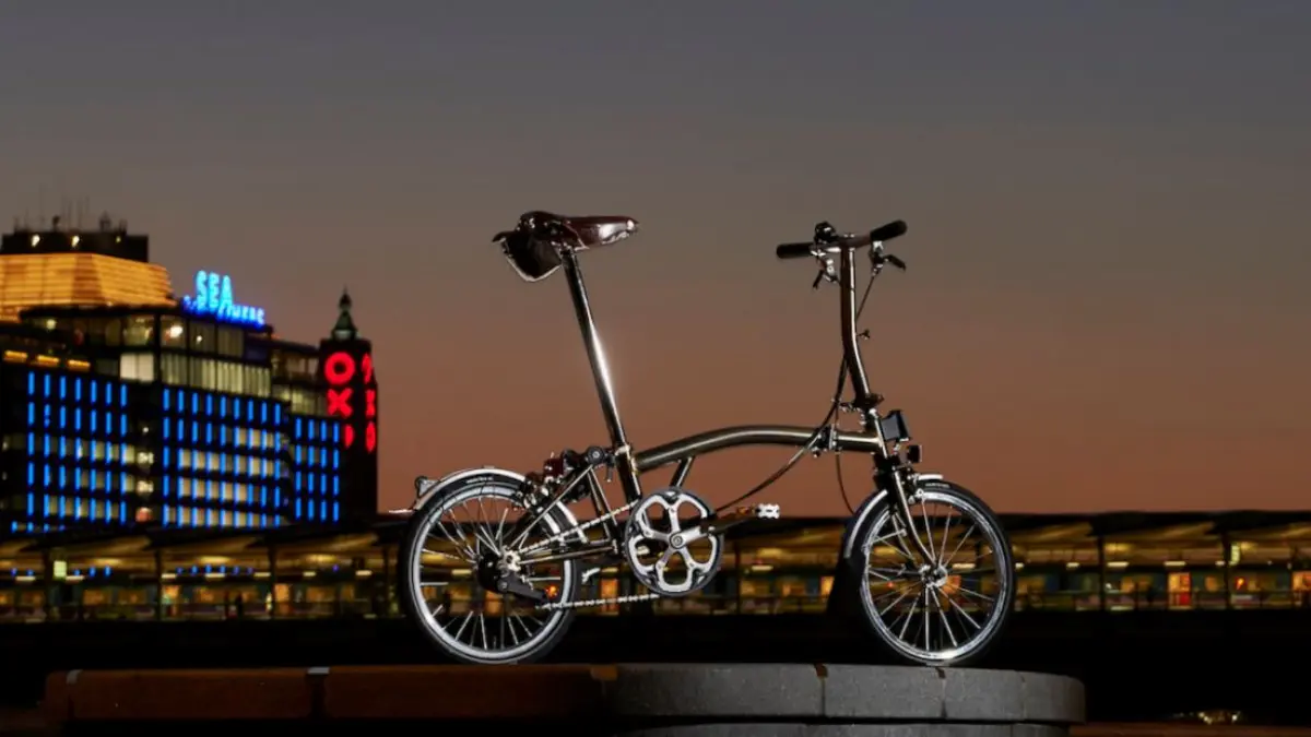 Ilustrasi Sepeda Brompton (George Marshall)