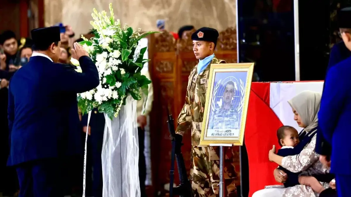 Potret Presiden Prabowo Subianto Iringi Pemakaman Prajurit TNI yang Gugur di Lebanon (Info Indonesia)