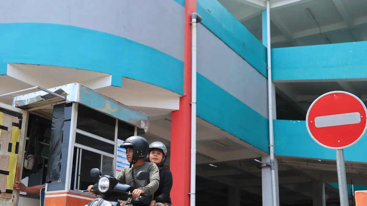 Suasana Pasar Legi Ponorogo saat uji coba tarif parkir progresif untuk menarik kembali pengunjung. SUGENG DWI N/RADAR PONOROGO