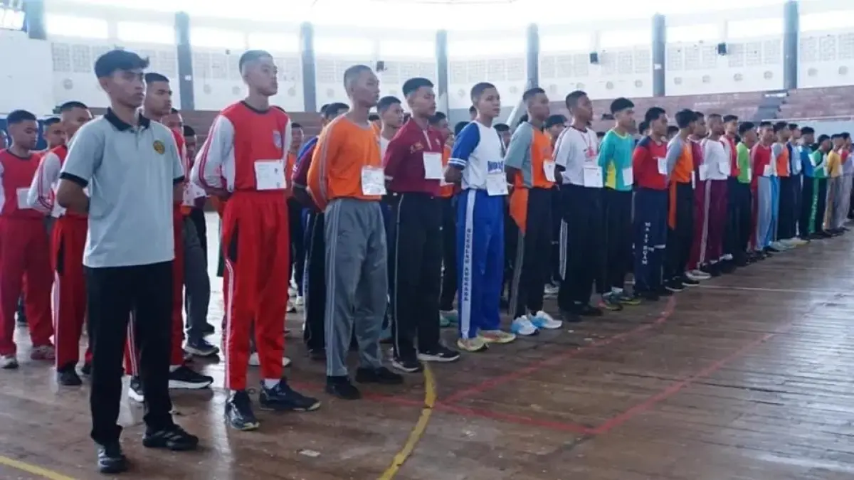 DIMULAI: Ratusan pelajar mengikuti seleksi Paskibraka Magetan 2026 di GOR Ki Mageti, Senin (6/4). FOTO: BAKESBANGPOL MAGETAN