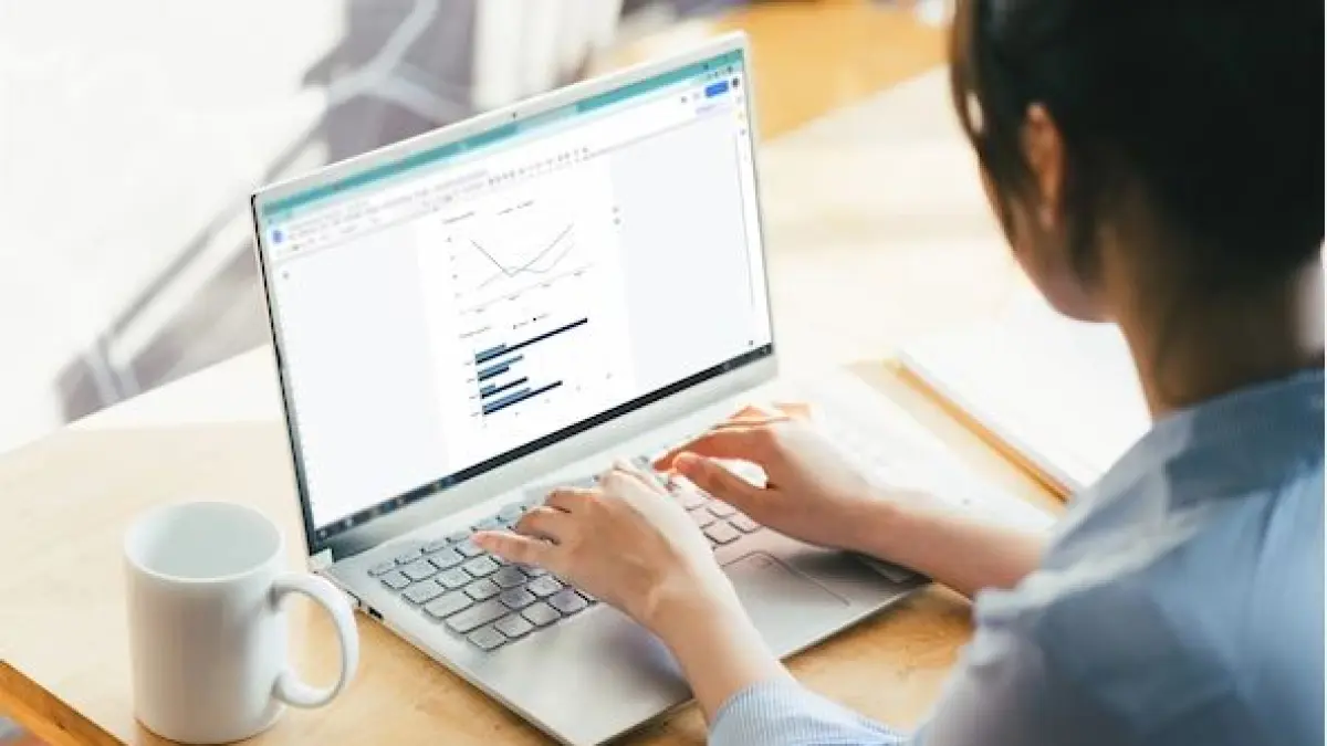 Panduan lengkap menghasilkan uang dari dunia digital bagi konten kreator pemula. (ISTIMEWA)