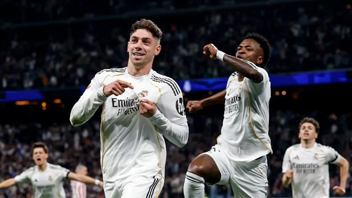 Pemain Real Madrid merayakan gol di Santiago Bernabeu. 