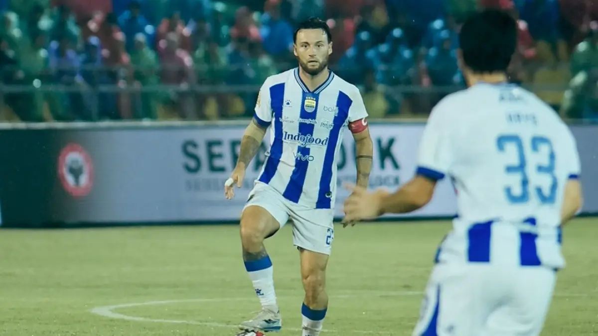 Persib menang 2-0 atas Semen Padang. Marc Klok tampil usai operasi darurat. (ig@persib)