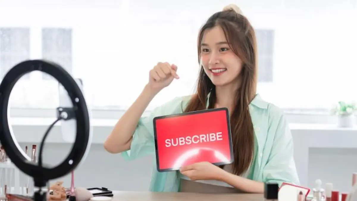 Konten kreator membuat video. (JAWA POS)