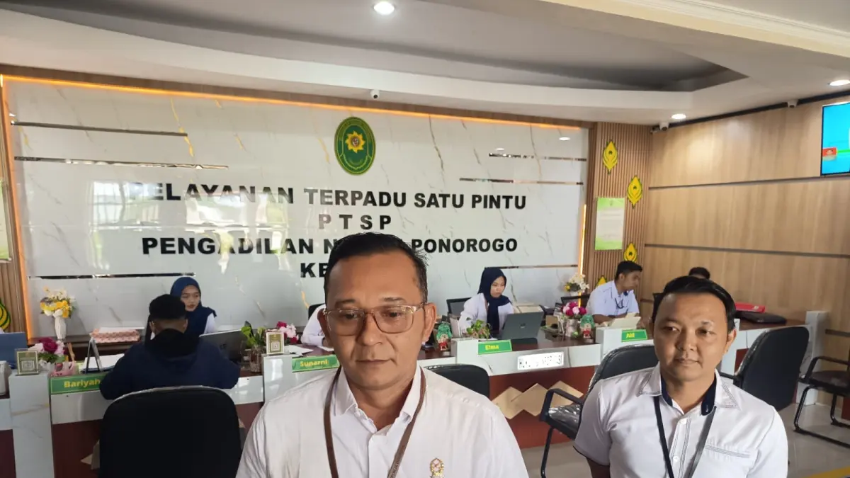 Petugas di Pengadilan Negeri Ponorogo memastikan tidak ada sidang kasus korupsi Sugiri Sancoko digelar di Ponorogo, setelah isu tersebut ramai beredar di masyarakat. SUGENG DWI N/RADAR PONOROGO
