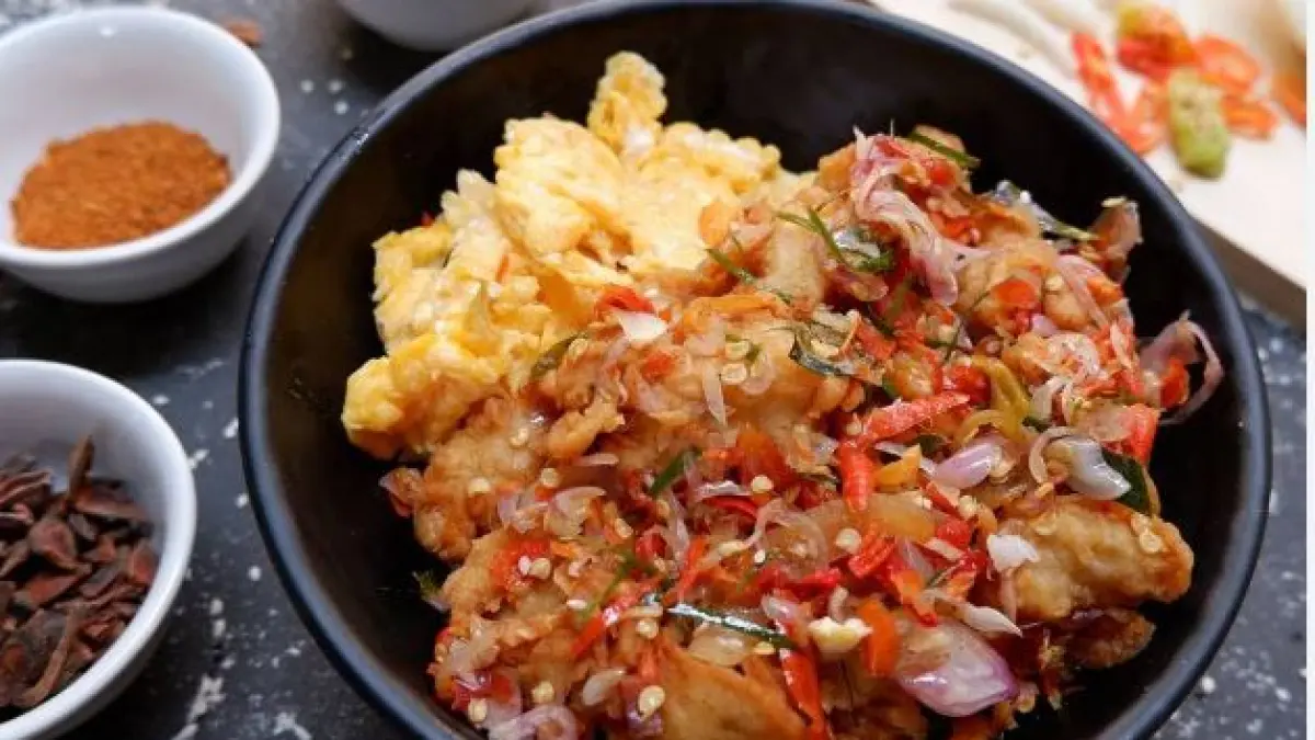 Resep ayam sambal matah cita rasa khas Nusantara. (ROYCO)