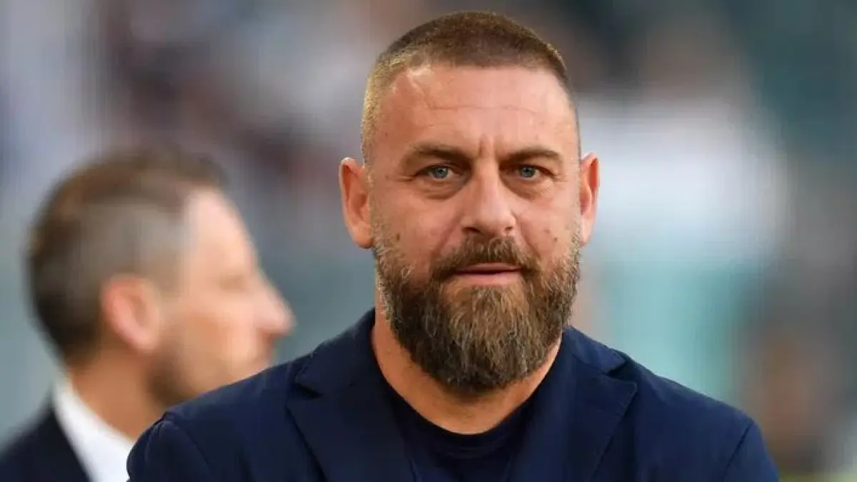 De Rossi pelatih Genoa mendapatkan aplaus dari fans Juventus.