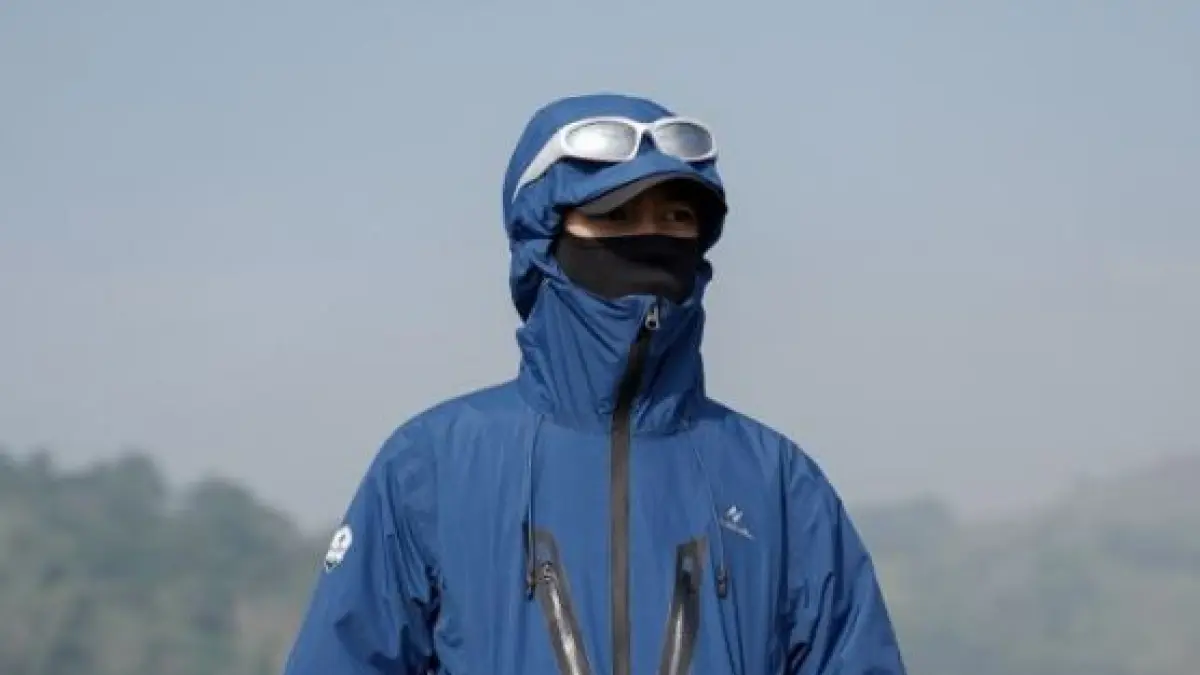 Ilustrasi rekomendasi jaket waterproof.