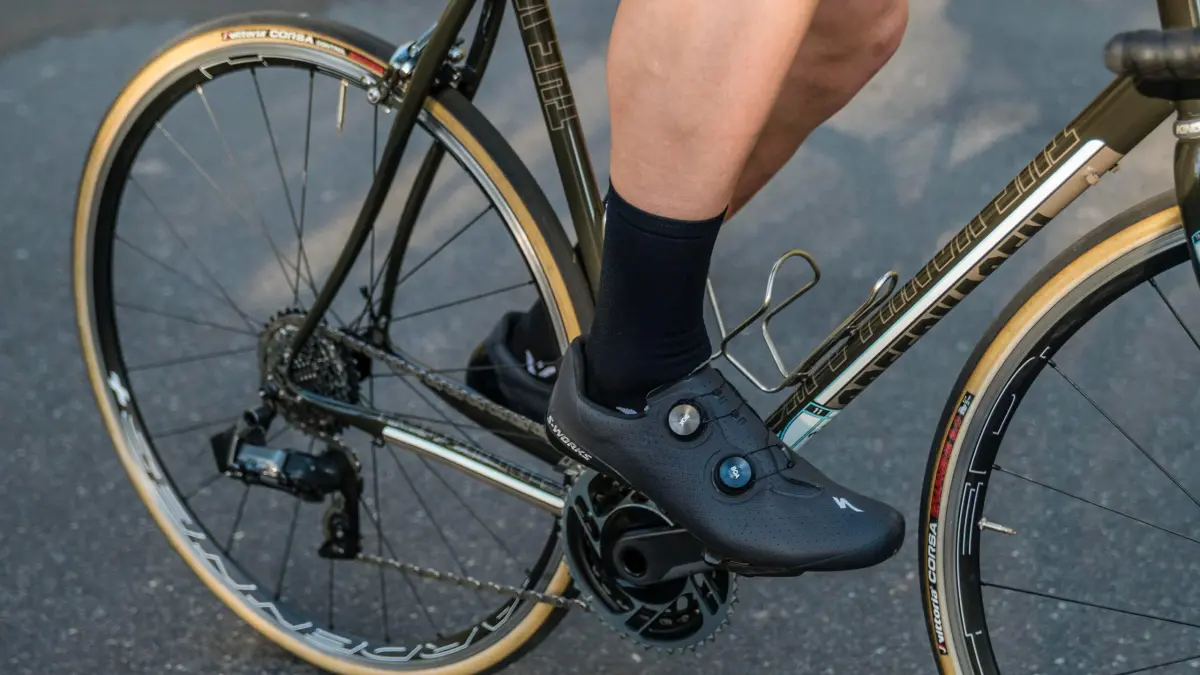 Ilustrasi sepatu sepeda balap. (gear junkie)
