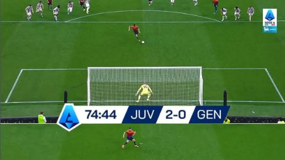 Kiper Juventus Michel Di Gregorio menepis penalti Aaron Martin pemain Genoa. (Instagram @micheledigregorio16)