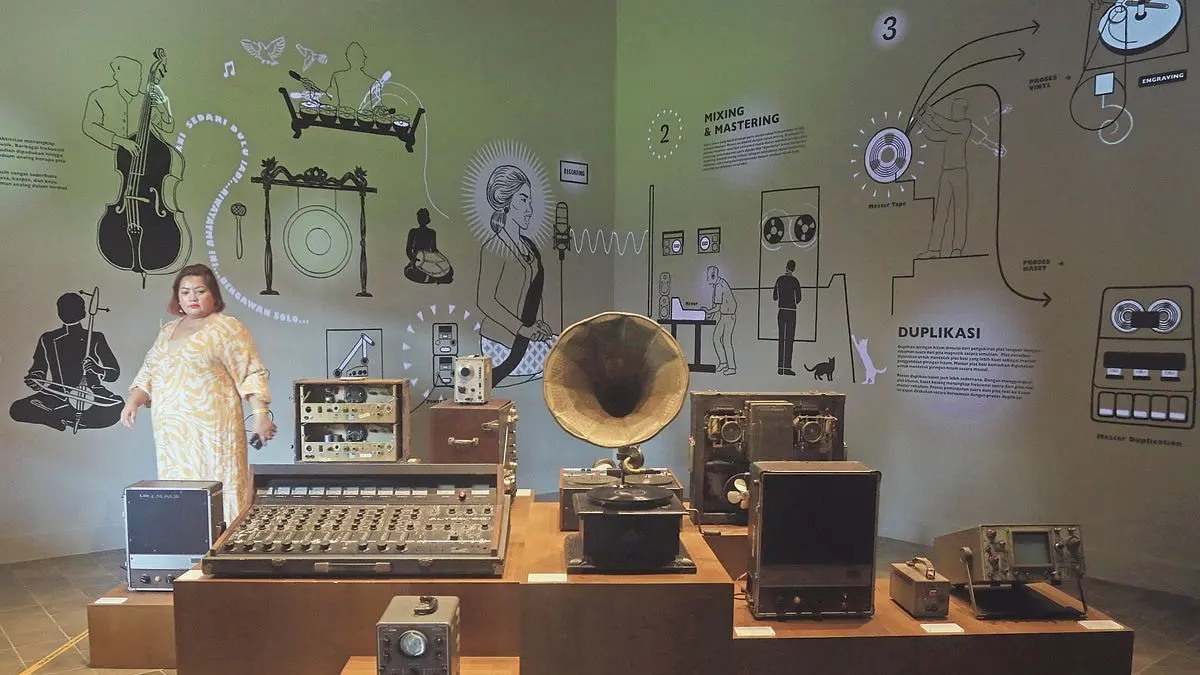 Koleksi piranti audio musik studio Lokananta, Solo, Jawa Tengah. (JAWA POS)