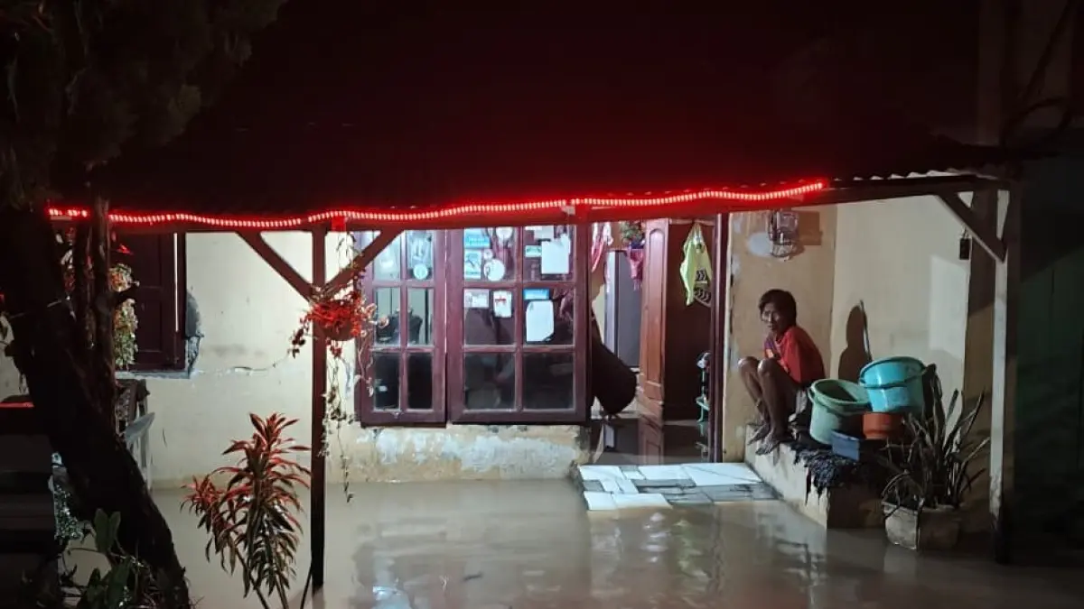 MENGGENANG: Luapan air di kawasan Bok Malang, Kelurahan Pilangbango, Kota Madiun, menyebabkan puluhan rumah terdampak banjir saat hujan deras. BPBD UNTUK RADAR MADIUN