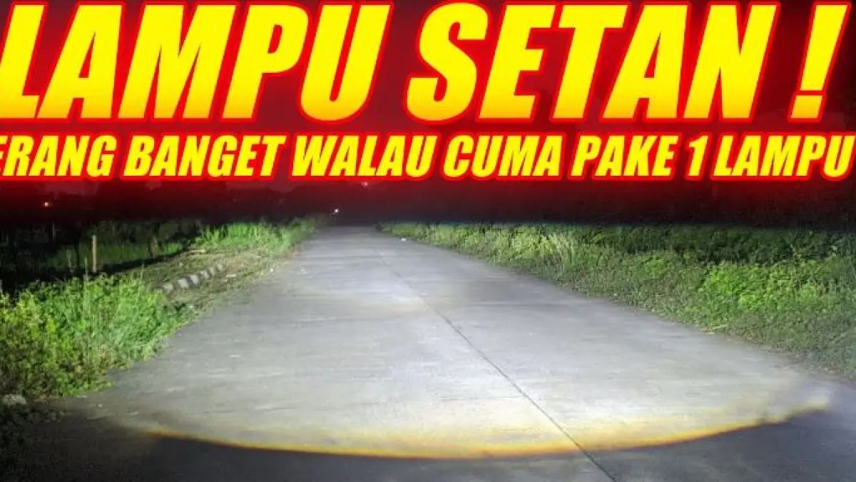 Perbandingan pola cahaya lampu LED berkualitas tinggi; fokus yang tajam dan distribusi cahaya yang merata sangat krusial untuk menjaga jarak pandang tetap aman saat permukaan jalan tergenang air hujan. (YouTube DIKI MOTOVLOG) 
