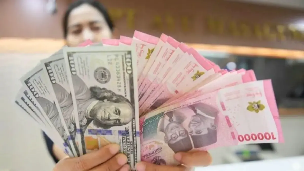 Rupiah Melemah (Antara)