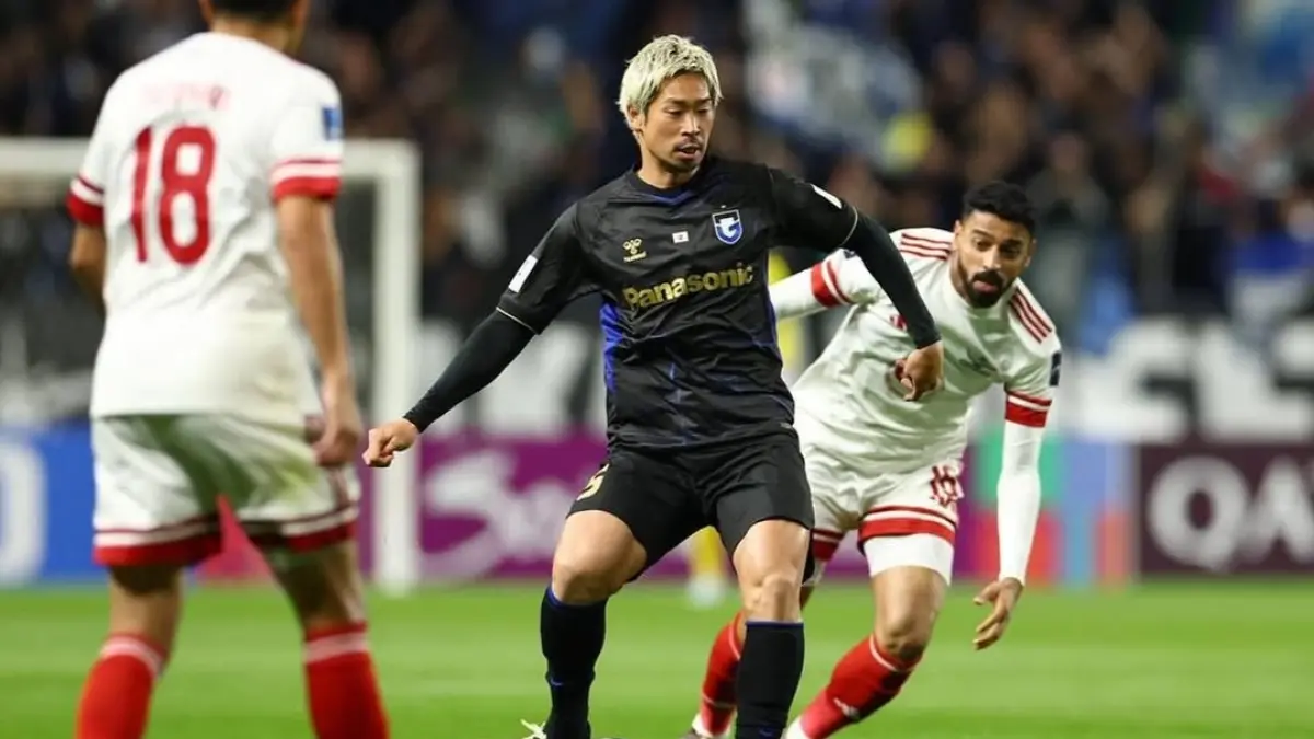 SEMI FINAL: Pemain Gamba Osaka mendapat kawalan ketat oleh pemain Bangkok United dalam laga semi final AFC Champions League 2. (IG @gambaosaka_official)