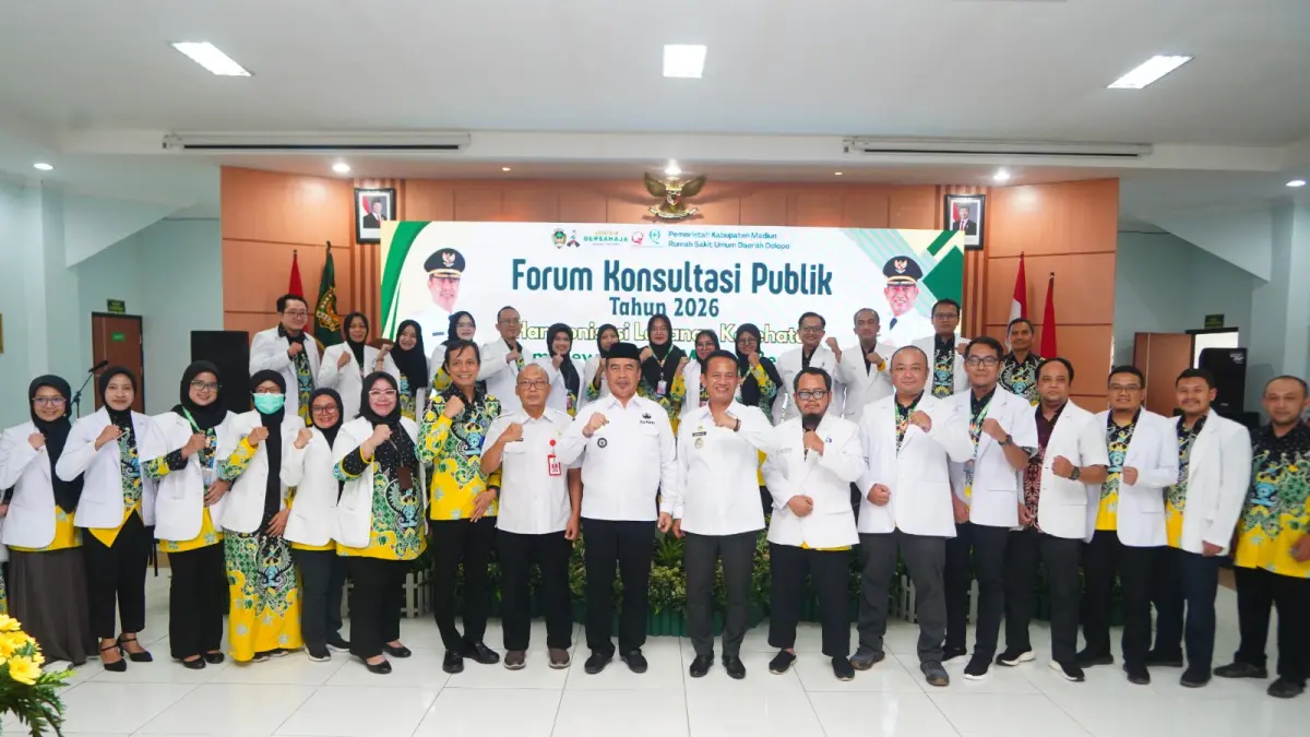 Bupati Madiun Hari Wuryanto memimpin Forum Konsultasi Publik (FKP) RSUD Dolopo 2026 guna meningkatkan kualitas layanan kesehatan. FOTO: LODITYA FERNANDES/RADAR MADIUN