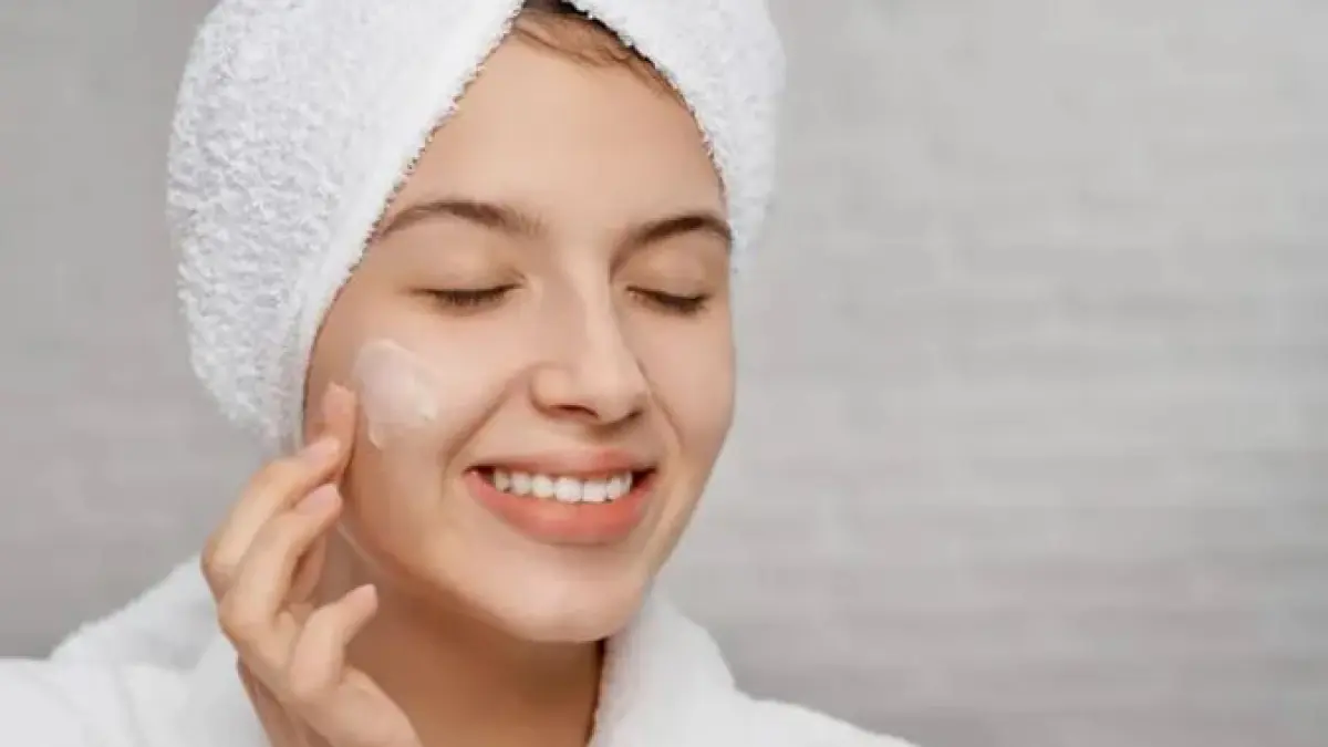 Ilustrasi skincare kulit berminyak. (hellosehat)