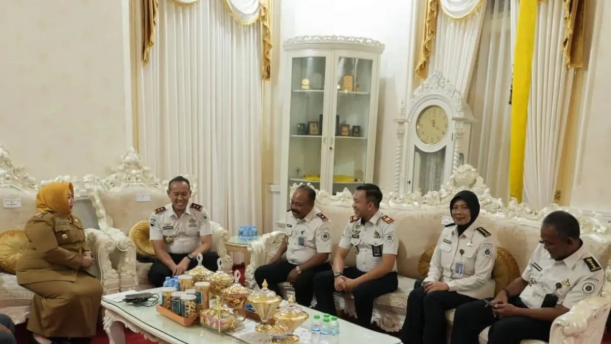 Lisdyarita menandatangani perjanjian pinjam pakai lahan pembangunan Bapas di Kertosari. FOTO: PROKOPIM PEMKAB PONOROGO