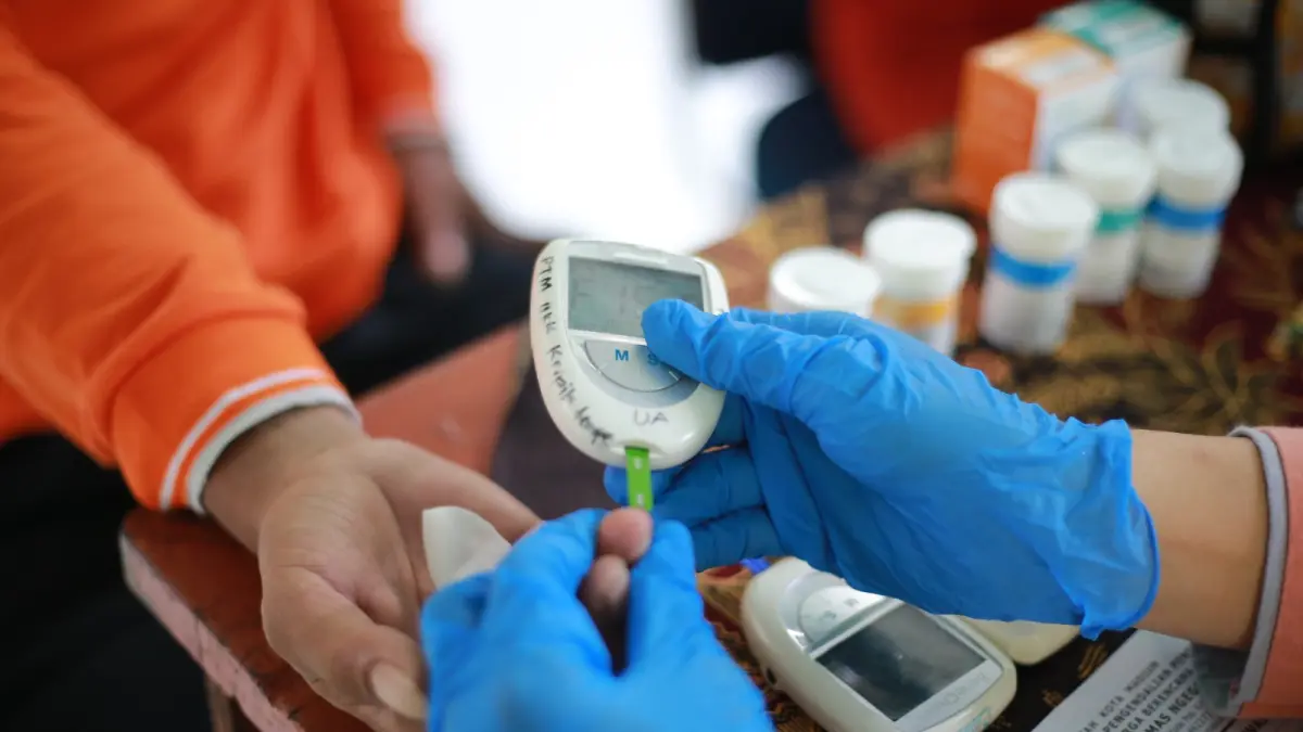 Petugas Puskesmas Banjarejo melakukan skrining aktif untuk mendeteksi kasus Tuberkulosis di masyarakat. DOK RADAR MADIUN