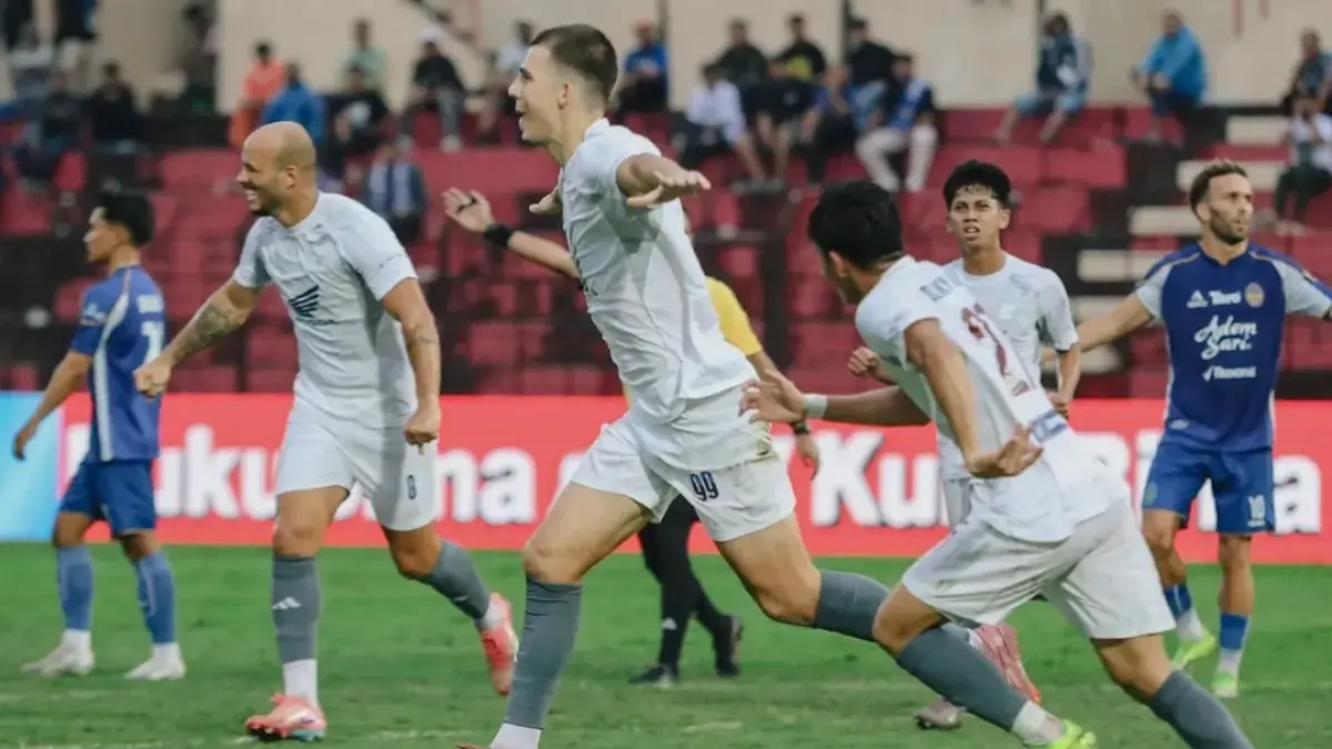 DRAMATIS: Pemain PSM Makassar merayakan golnya ke gawang PSIM Jogja. (IG @psm_makassar)