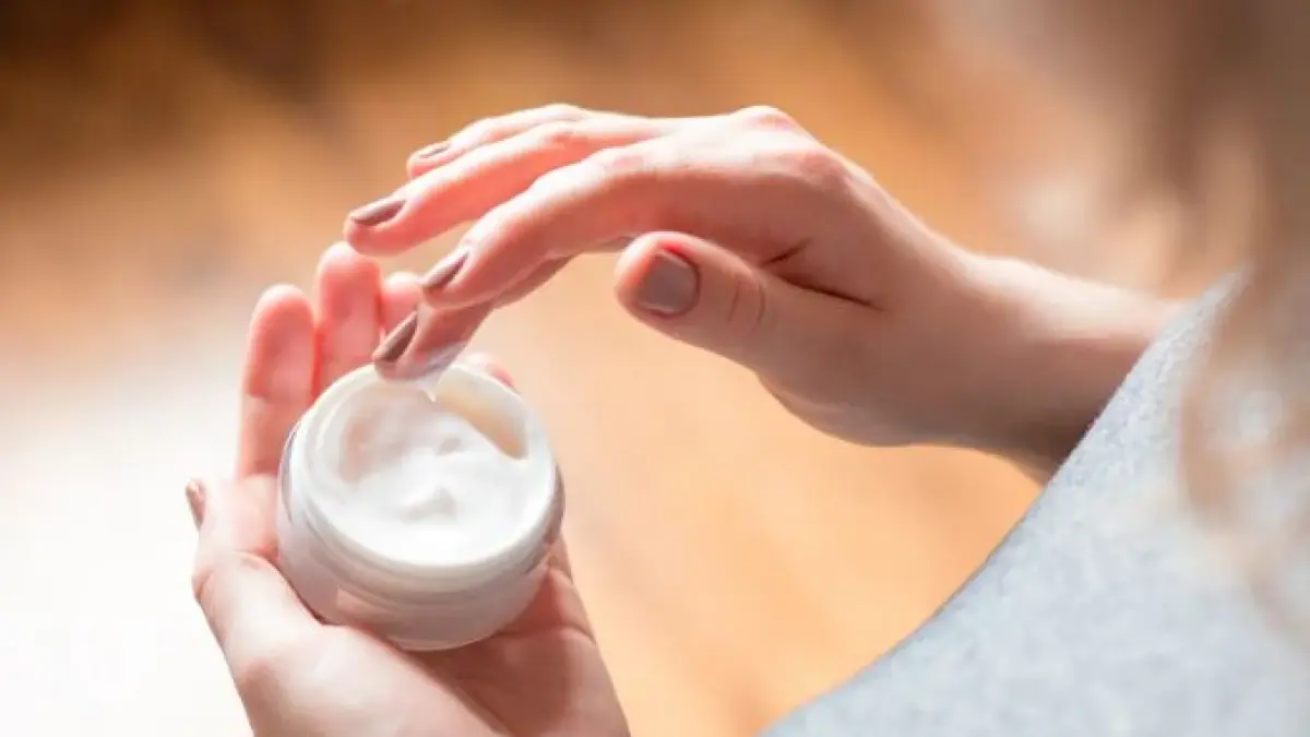 Ilustrasi memilih moisturizer. (hello sehat)