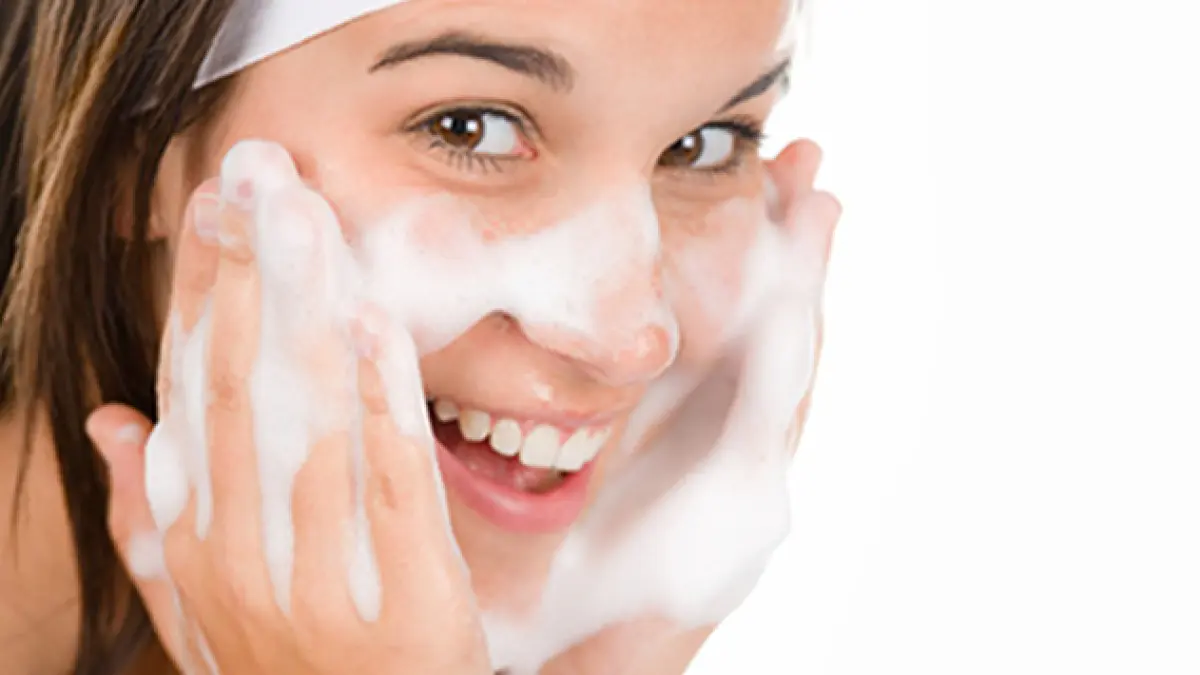 Ilustrasi rekomendasi facial wash.
