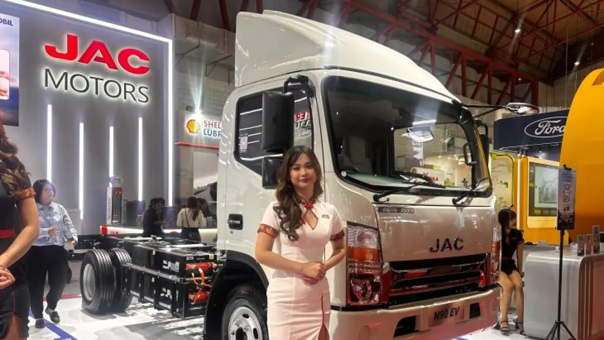 JAC Motors pamerkan tiga kendaraan listrik andalan di GIICOMVEC 2026. (ANTARA)
