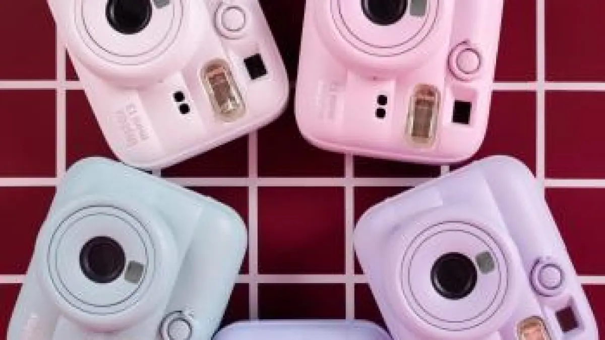 Kamera Instax Mini 13 dibanderol dengan harga Rp 1,2 Jutaan.