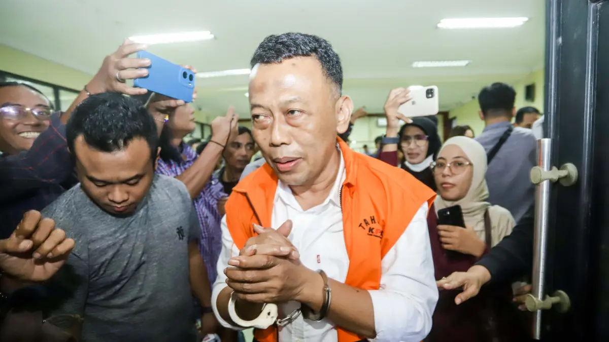 Bupati Ponorogo non aktif Sugiri Sancoko mengikuti sidang Dugaan Suap Pengurusan Jabatan di Kabupaten Ponorogo di Pengadilan Tipikor Surabaya, Jumat (10/4). FOTO: ALFIAN RIZAL/JAWA POS
