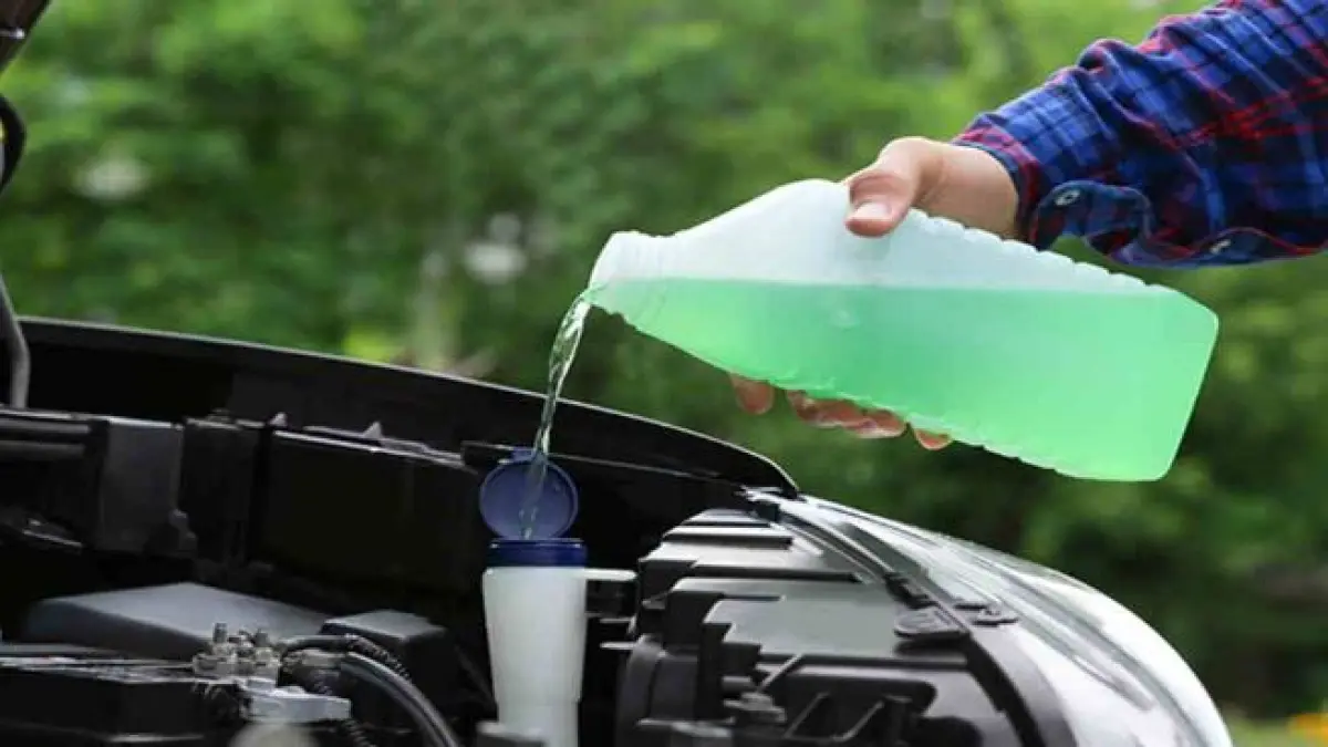 Tips Memilih Air Radiator Mobil yang Tepat. (ILUSTRASI)
