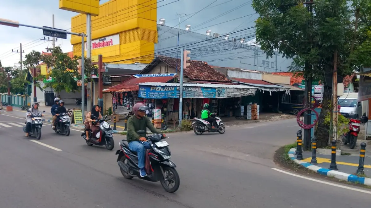Warga Jalan DI Panjaitan menyatakan penolakan terhadap rencana pelebaran jalan menuju Puspem Caruban. LODITYA FERNANDES/RADAR MADIUN