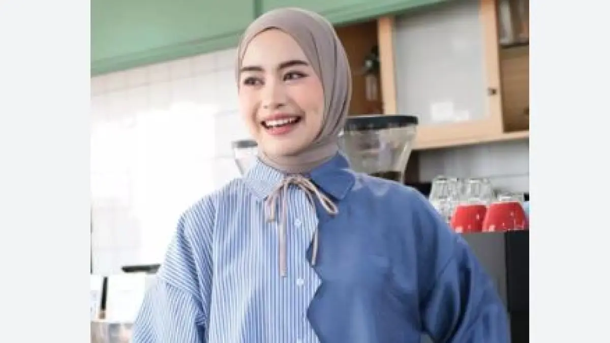 Warna jilbab untuk baju denim. (ILUSTRASI/ZALORA)