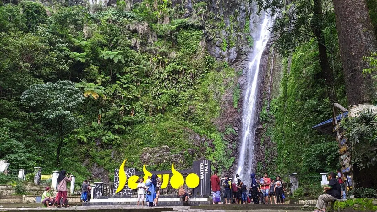 Ilustrasi air terjun Sedudo wisata alam Nganjuk. (travelspromo)
