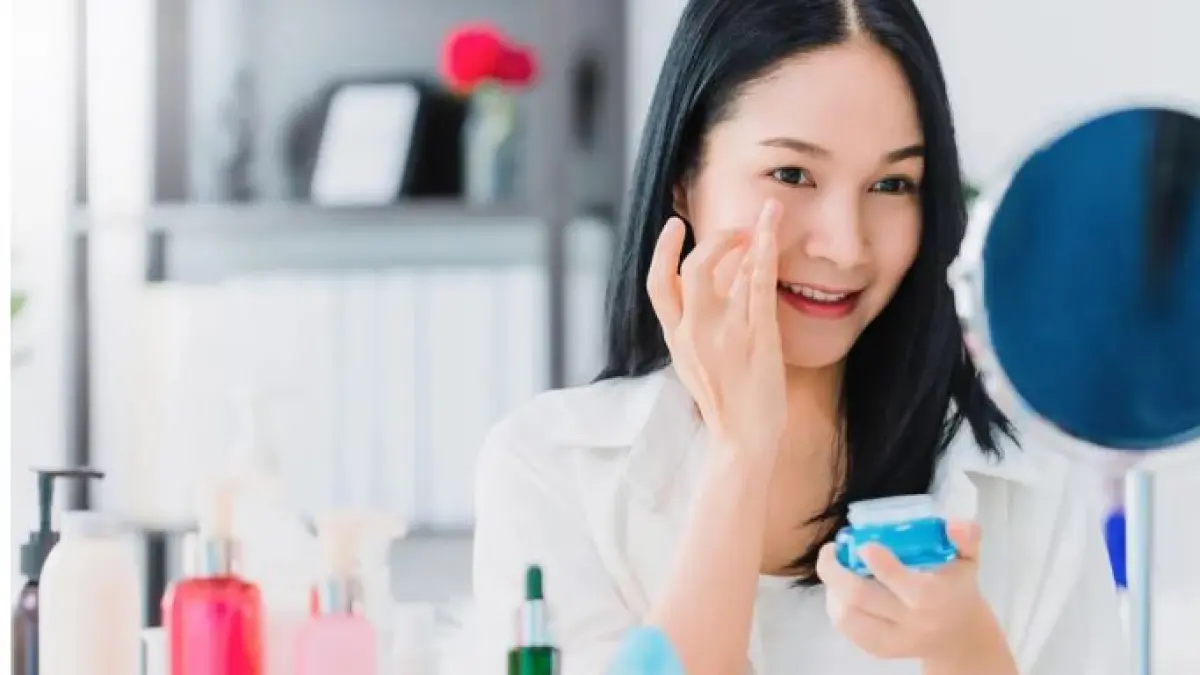 Ilustrasi rekomendasi merek skincare dan makeup. (hellosehat)