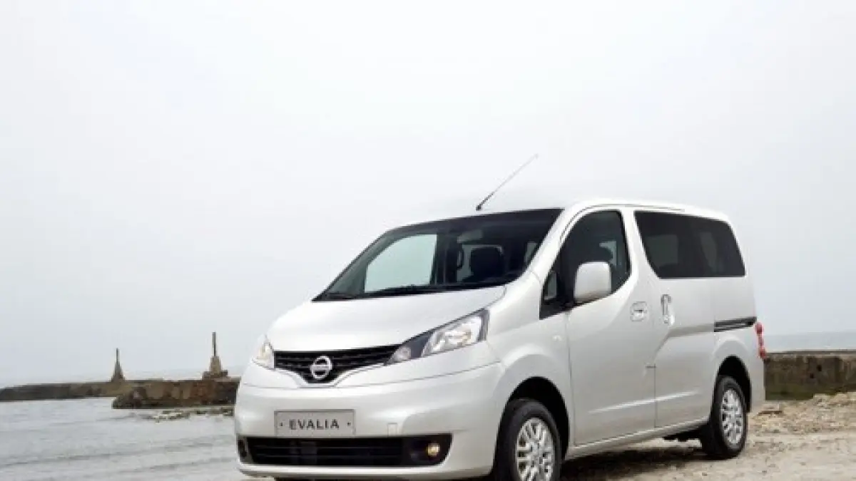 Mobil bekas MPV Nissan Evalia.