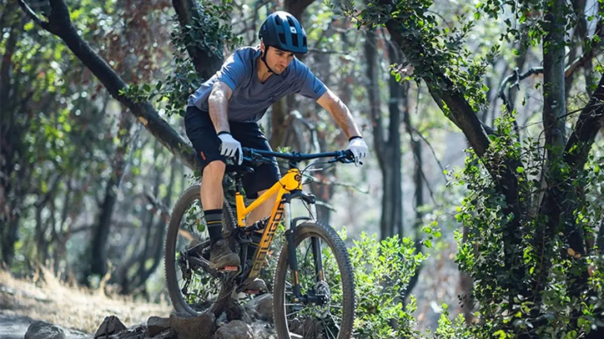 MTB jenis enduro dirancang untuk jalur ekstrem dengan turunan curam dan medan berbatu. (Roda Link)