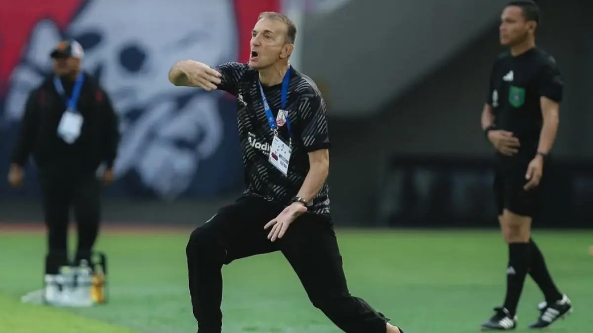 Pelatih Persis Solo Milomir Seilja. (IG @persisofficial)