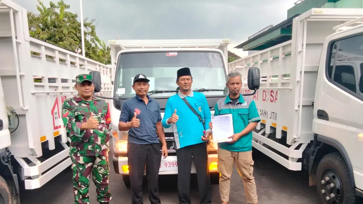 Pemkab Madiun menyalurkan 12 truk ke koperasi desa untuk memperkuat distribusi dan mendukung aktivitas ekonomi masyarakat. FOTO: ISTIMEWA