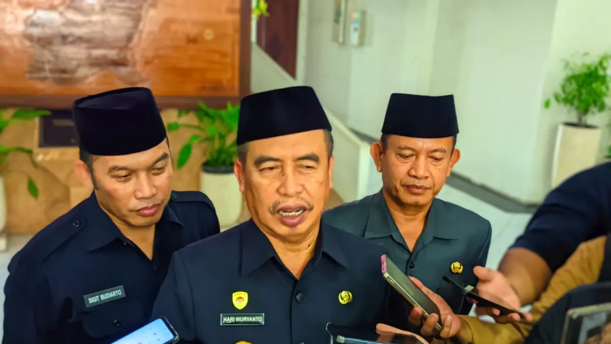 Bupati Madiun Hari Wuryanto menyampaikan sikap terkait kasus bocah tewas di bekas galian C Saradan. FOTO: LODITYA FERNANDES/RADAR MADIUN