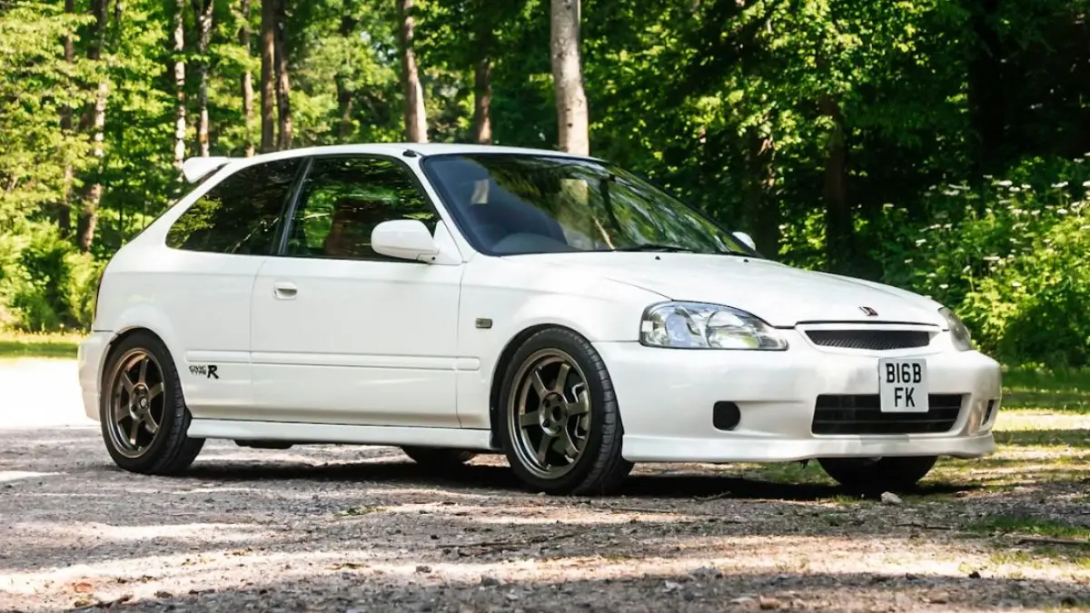 Civic Type R EK9 kini masuk dalam daftar mobil manual legendaris. (COLLECTING CARS)