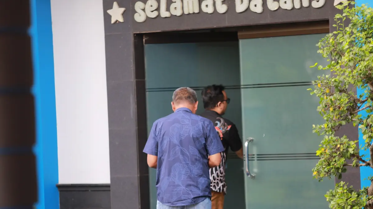 Sejumlah saksi menjalani pemeriksaan KPK di KPPN Madiun terkait dugaan pemerasan dana CSR. FOTO: BAGAS BIMANTARA/RADAR MADIUN